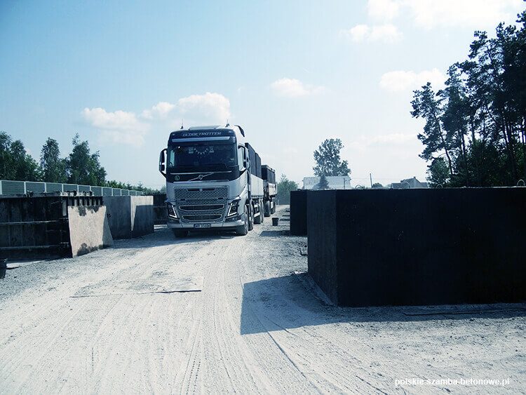 Transport szamb betonowych  w Miłosławiu